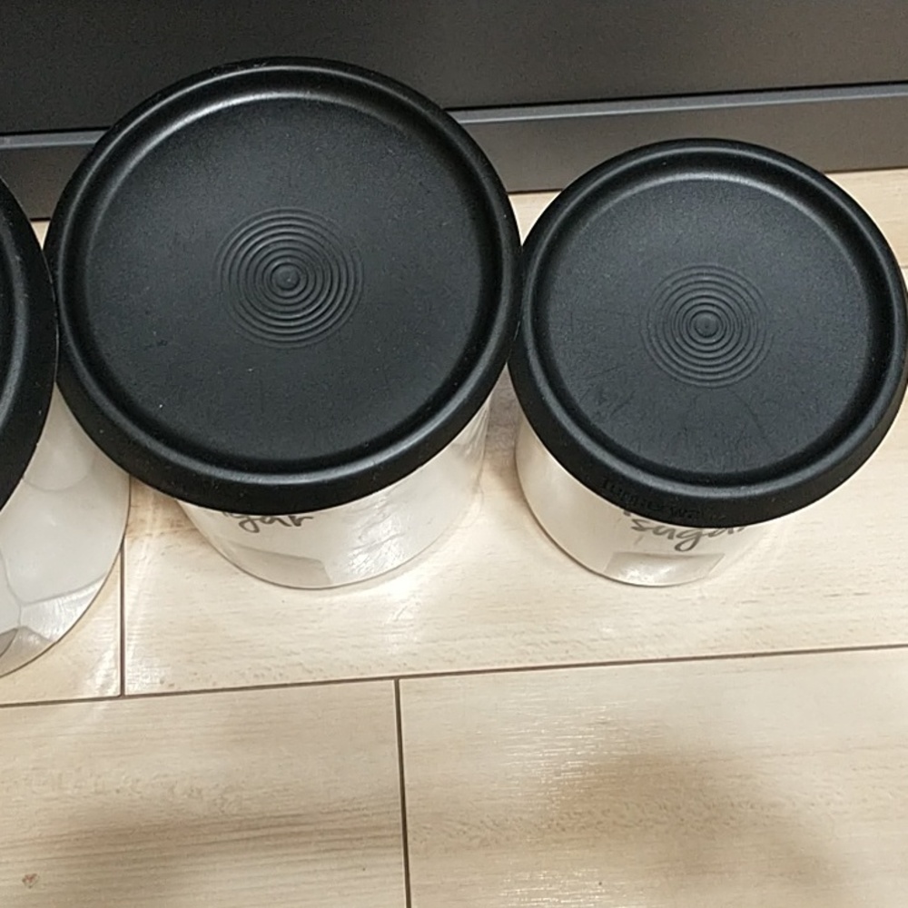 Tupperware 8 piece set - Picture 5 of 9